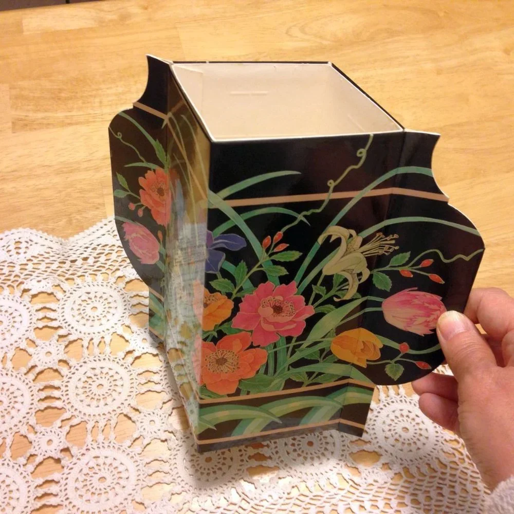 Collectible vintage inovase paper vases with plastic lining